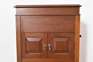 イギリスアンティーク　サウンドグリルの木目が美しい扉収納付きのフロア型蓄音機　(R-086329)