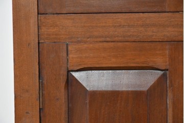 イギリスアンティーク　サウンドグリルの木目が美しい扉収納付きのフロア型蓄音機　(R-086329)