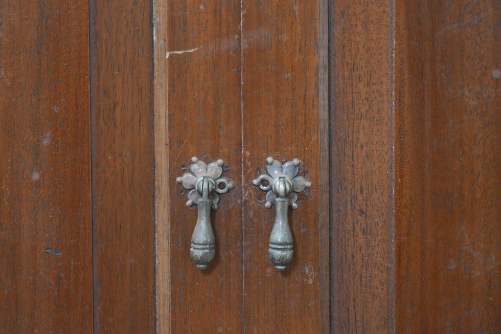 イギリスアンティーク　サウンドグリルの木目が美しい扉収納付きのフロア型蓄音機　(R-086329)