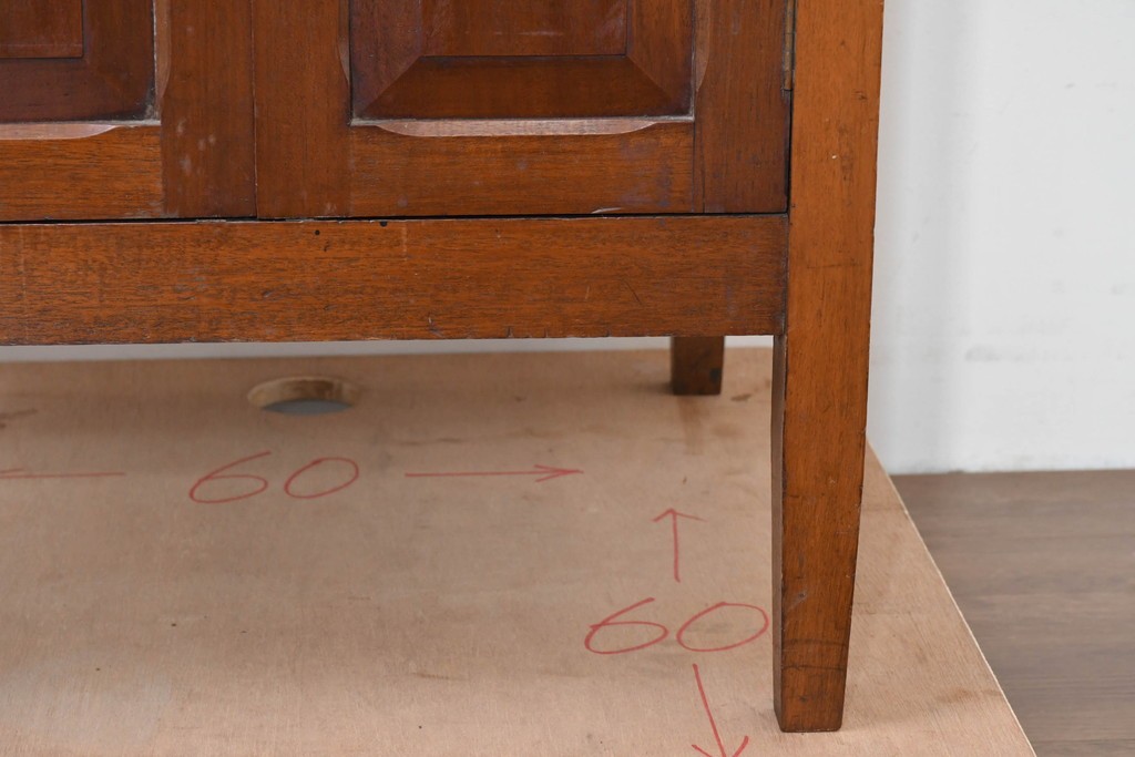 イギリスアンティーク　サウンドグリルの木目が美しい扉収納付きのフロア型蓄音機　(R-086329)