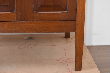 イギリスアンティーク　サウンドグリルの木目が美しい扉収納付きのフロア型蓄音機　(R-086329)