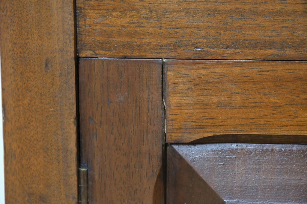 イギリスアンティーク　サウンドグリルの木目が美しい扉収納付きのフロア型蓄音機　(R-086329)