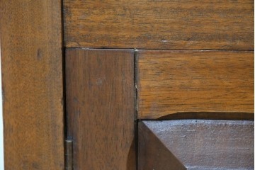 イギリスアンティーク　サウンドグリルの木目が美しい扉収納付きのフロア型蓄音機　(R-086329)