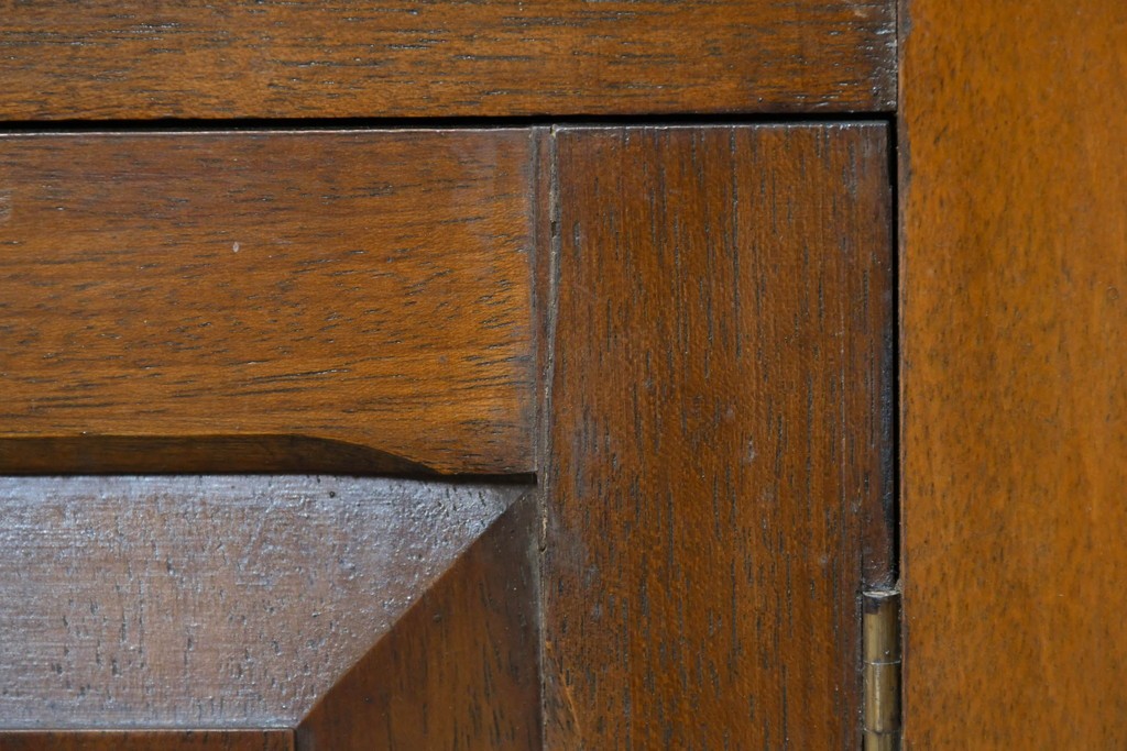 イギリスアンティーク　サウンドグリルの木目が美しい扉収納付きのフロア型蓄音機　(R-086329)