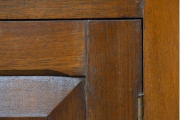 イギリスアンティーク　サウンドグリルの木目が美しい扉収納付きのフロア型蓄音機　(R-086329)