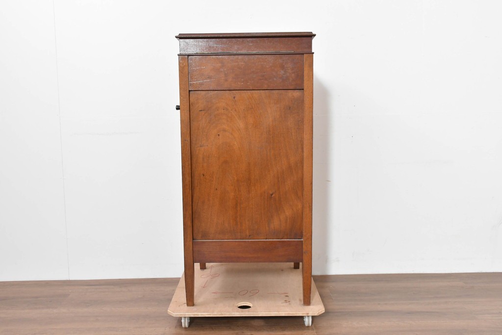 イギリスアンティーク　サウンドグリルの木目が美しい扉収納付きのフロア型蓄音機　(R-086329)