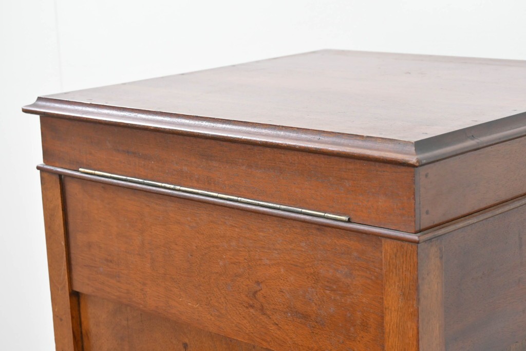 イギリスアンティーク　サウンドグリルの木目が美しい扉収納付きのフロア型蓄音機　(R-086329)