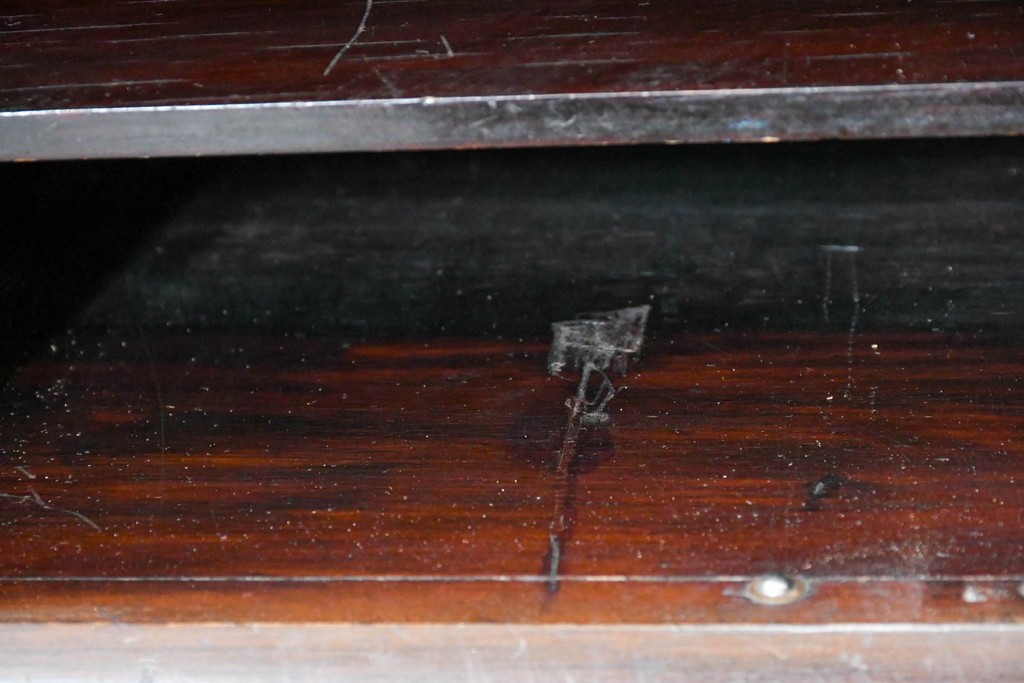 イギリスアンティーク　COLUMBIA GRAFONOLA(コロンビア・グラフォノーラ)　クラシカルな猫脚デザインのフロア型蓄音機　(R-086330)