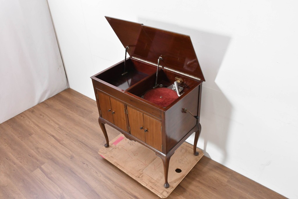 イギリスアンティーク　COLUMBIA GRAFONOLA(コロンビア・グラフォノーラ)　クラシカルな猫脚デザインのフロア型蓄音機　(R-086330)