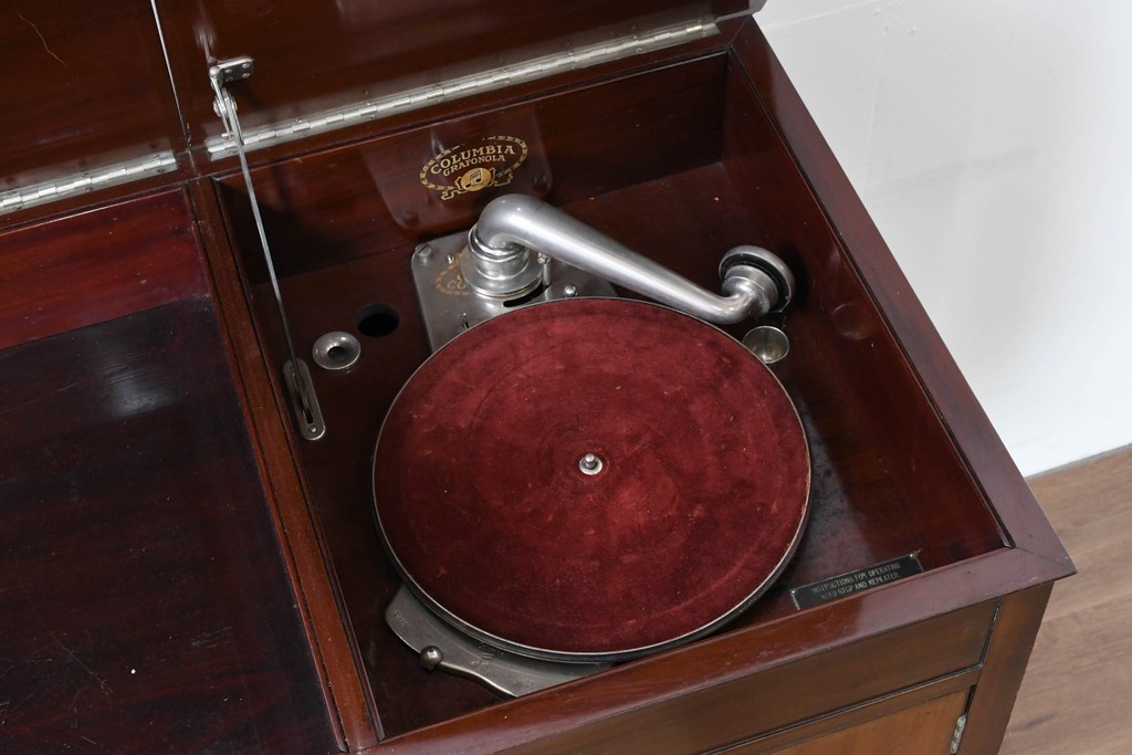 イギリスアンティーク　COLUMBIA GRAFONOLA(コロンビア・グラフォノーラ)　クラシカルな猫脚デザインのフロア型蓄音機　(R-086330)