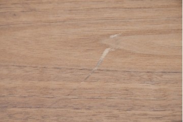 中古　希少な廃番品　柏木工(KASHIWA)　高山ウッドワークス　ウォールナット材　個性的なフレームラインのサイドテーブル　(R-086332)