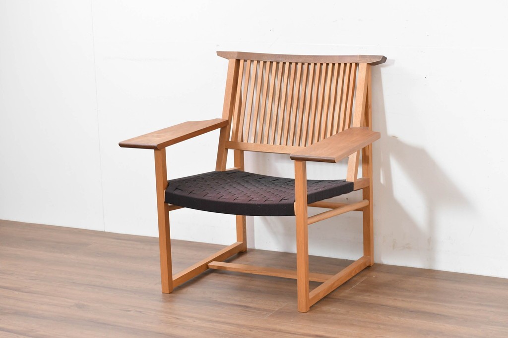 中古　美品　柏木工(KASHIWA)　高山ウッドワークス　ウォールナット材&オーク材　編み込み座面×格子デザインのW560イージーチェア　定価約20万円　(R-086333)