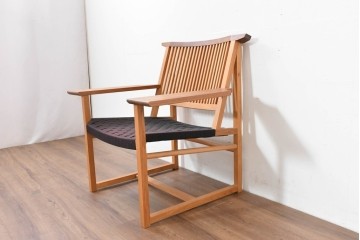 中古　美品　柏木工(KASHIWA)　高山ウッドワークス　ウォールナット材&オーク材　編み込み座面×格子デザインのW560イージーチェア　定価約20万円　(R-086333)
