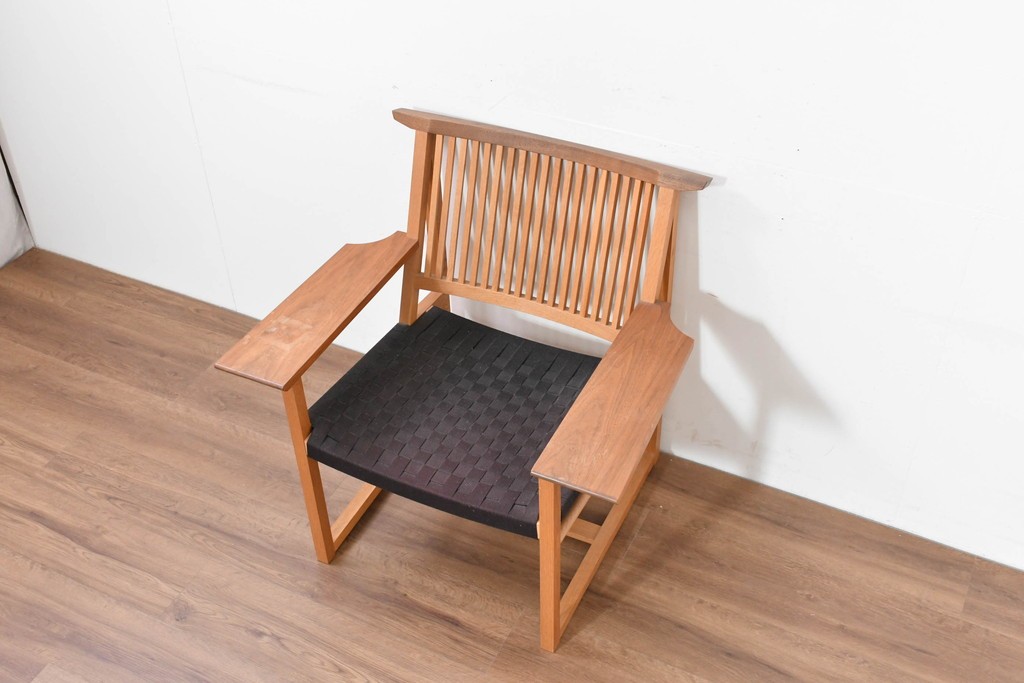中古　美品　柏木工(KASHIWA)　高山ウッドワークス　ウォールナット材&オーク材　編み込み座面×格子デザインのW560イージーチェア　定価約20万円　(R-086333)