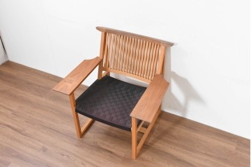 中古　美品　柏木工(KASHIWA)　高山ウッドワークス　ウォールナット材&オーク材　編み込み座面×格子デザインのW560イージーチェア　定価約20万円　(R-086333)