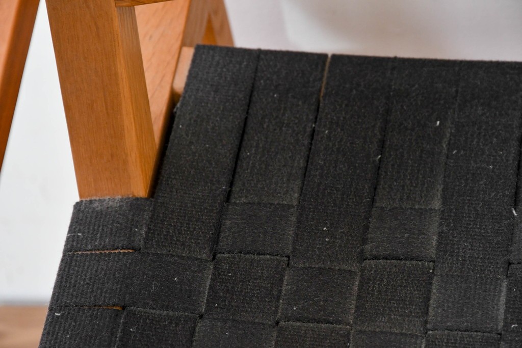 中古　美品　柏木工(KASHIWA)　高山ウッドワークス　ウォールナット材&オーク材　編み込み座面×格子デザインのW560イージーチェア　定価約20万円　(R-086333)