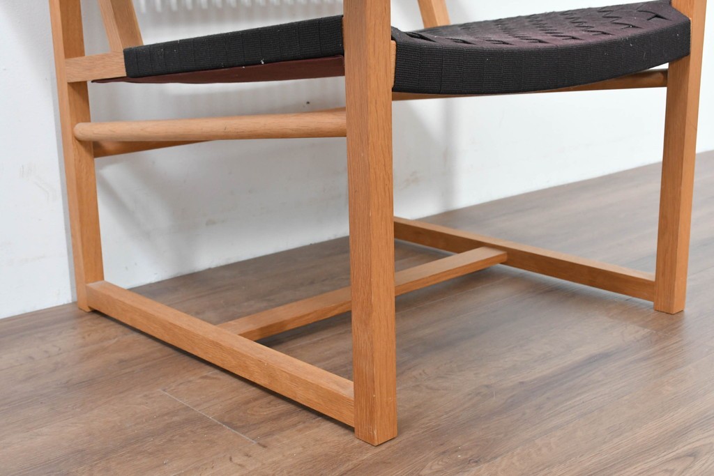 中古　美品　柏木工(KASHIWA)　高山ウッドワークス　ウォールナット材&オーク材　編み込み座面×格子デザインのW560イージーチェア　定価約20万円　(R-086333)