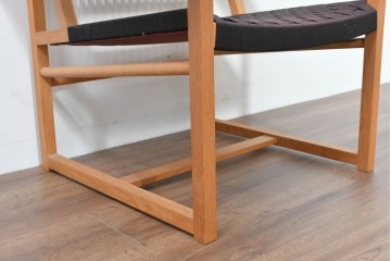 中古　美品　柏木工(KASHIWA)　高山ウッドワークス　ウォールナット材&オーク材　編み込み座面×格子デザインのW560イージーチェア　定価約20万円　(R-086333)