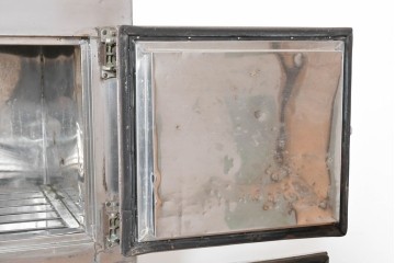 和製ヴィンテージ　レトロデザイン　ガレージや店舗の飾りにおすすめ!　ステンレス製の大振りな冷蔵庫　(R-086334)