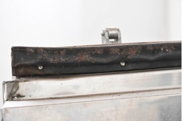 和製ヴィンテージ　レトロデザイン　ガレージや店舗の飾りにおすすめ!　ステンレス製の大振りな冷蔵庫　(R-086334)