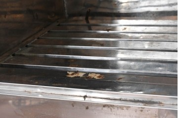 和製ヴィンテージ　レトロデザイン　ガレージや店舗の飾りにおすすめ!　ステンレス製の大振りな冷蔵庫　(R-086334)