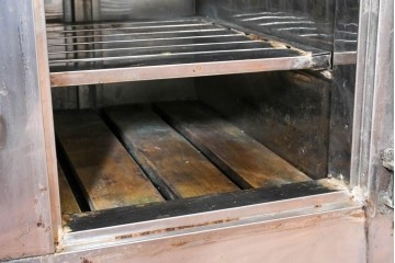 和製ヴィンテージ　レトロデザイン　ガレージや店舗の飾りにおすすめ!　ステンレス製の大振りな冷蔵庫　(R-086334)