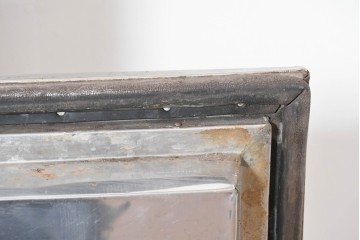 和製ヴィンテージ　レトロデザイン　ガレージや店舗の飾りにおすすめ!　ステンレス製の大振りな冷蔵庫　(R-086334)