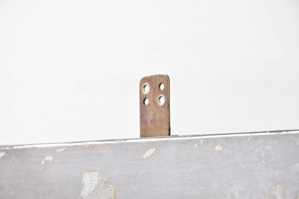 和製ヴィンテージ　レトロデザイン　ガレージや店舗の飾りにおすすめ!　ステンレス製の大振りな冷蔵庫　(R-086334)