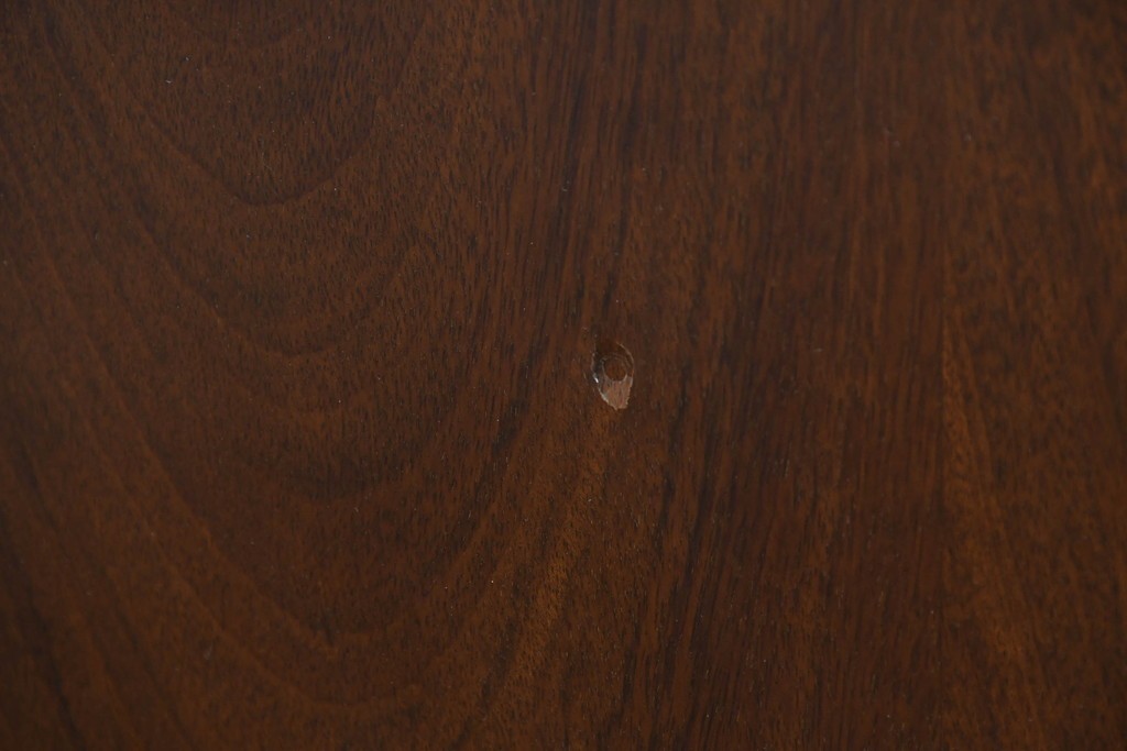 中古　美品　カリモク家具(karimoku)　COLONIAL(コロニアル)シリーズ　優雅な引手金具がアクセントの食器棚　定価約30万円　(R-086335)