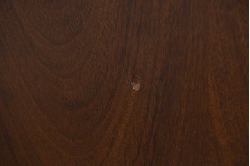 中古　美品　カリモク家具(karimoku)　COLONIAL(コロニアル)シリーズ　優雅な引手金具がアクセントの食器棚　定価約30万円　(R-086335)