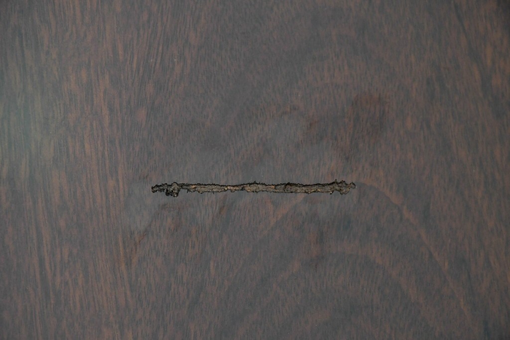 中古　美品　カリモク家具(karimoku)　COLONIAL(コロニアル)シリーズ　優雅な引手金具がアクセントの食器棚　定価約30万円　(R-086335)