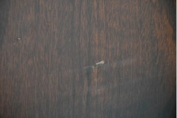 中古　美品　カリモク家具(karimoku)　COLONIAL(コロニアル)シリーズ　優雅な引手金具がアクセントの食器棚　定価約30万円　(R-086335)