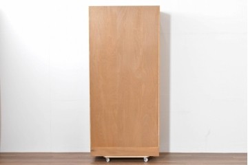 中古　美品　カリモク家具(karimoku)　COLONIAL(コロニアル)シリーズ　優雅な引手金具がアクセントの食器棚　定価約30万円　(R-086335)