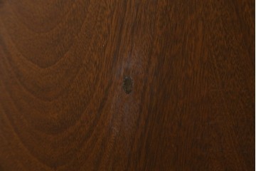 中古　美品　カリモク家具(karimoku)　COLONIAL(コロニアル)シリーズ　優雅な引手金具がアクセントの食器棚　定価約30万円　(R-086335)