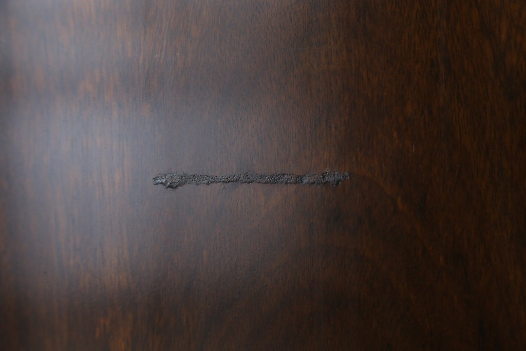中古　美品　カリモク家具(karimoku)　COLONIAL(コロニアル)シリーズ　優雅な引手金具がアクセントの食器棚　定価約30万円　(R-086335)