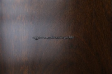 中古　美品　カリモク家具(karimoku)　COLONIAL(コロニアル)シリーズ　優雅な引手金具がアクセントの食器棚　定価約30万円　(R-086335)
