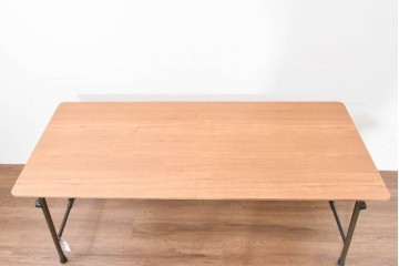 中古　美品　トラックファニチャー(TRUCK FURNITURE)　アルミ脚のシンプルな折り畳みテーブル　(R-086336)