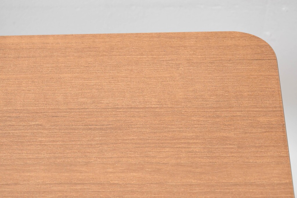 中古　美品　トラックファニチャー(TRUCK FURNITURE)　アルミ脚のシンプルな折り畳みテーブル　(R-086336)