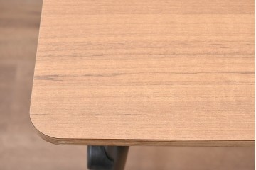 中古　美品　トラックファニチャー(TRUCK FURNITURE)　アルミ脚のシンプルな折り畳みテーブル　(R-086336)