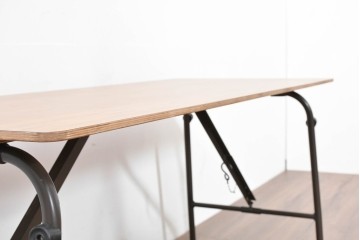 中古　美品　トラックファニチャー(TRUCK FURNITURE)　アルミ脚のシンプルな折り畳みテーブル　(R-086336)