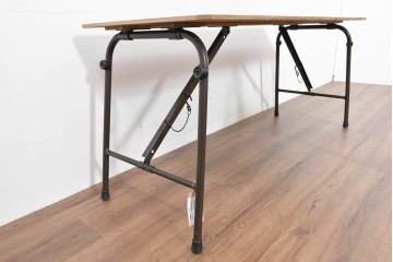 中古　美品　トラックファニチャー(TRUCK FURNITURE)　アルミ脚のシンプルな折り畳みテーブル　(R-086336)