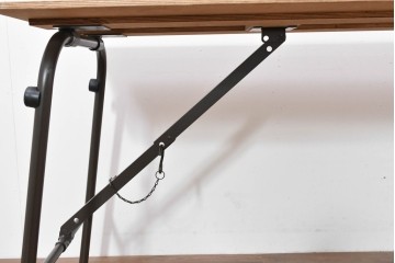 中古　美品　トラックファニチャー(TRUCK FURNITURE)　アルミ脚のシンプルな折り畳みテーブル　(R-086336)
