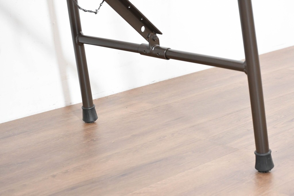 中古　美品　トラックファニチャー(TRUCK FURNITURE)　アルミ脚のシンプルな折り畳みテーブル　(R-086336)