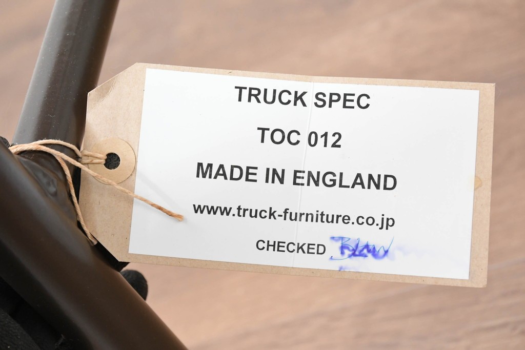 中古　美品　トラックファニチャー(TRUCK FURNITURE)　アルミ脚のシンプルな折り畳みテーブル　(R-086336)