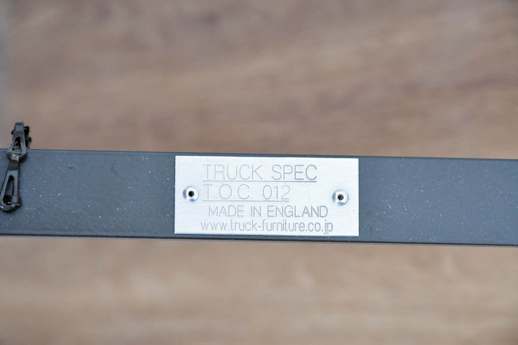 中古　美品　トラックファニチャー(TRUCK FURNITURE)　アルミ脚のシンプルな折り畳みテーブル　(R-086336)