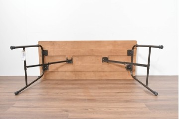 中古　美品　トラックファニチャー(TRUCK FURNITURE)　アルミ脚のシンプルな折り畳みテーブル　(R-086336)