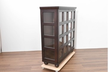 中古　美品　柏木工(KASHIWA)　格子×ボール脚デザインの照明付きガラスキャビネット　(R-086337)