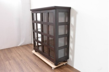 中古　美品　柏木工(KASHIWA)　格子×ボール脚デザインの照明付きガラスキャビネット　(R-086337)