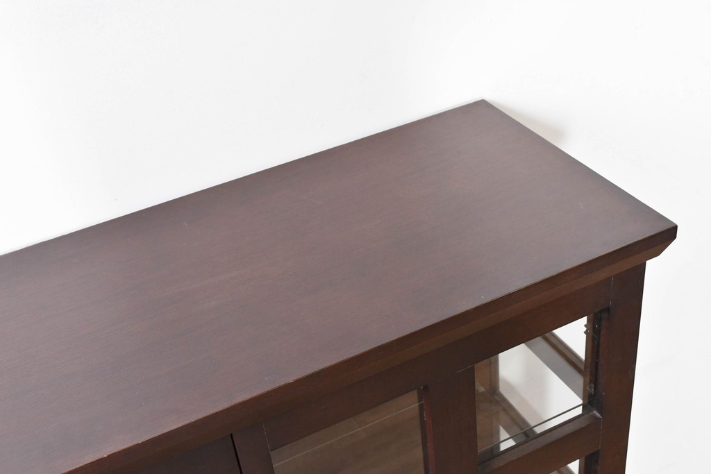 中古　美品　柏木工(KASHIWA)　格子×ボール脚デザインの照明付きガラスキャビネット　(R-086337)