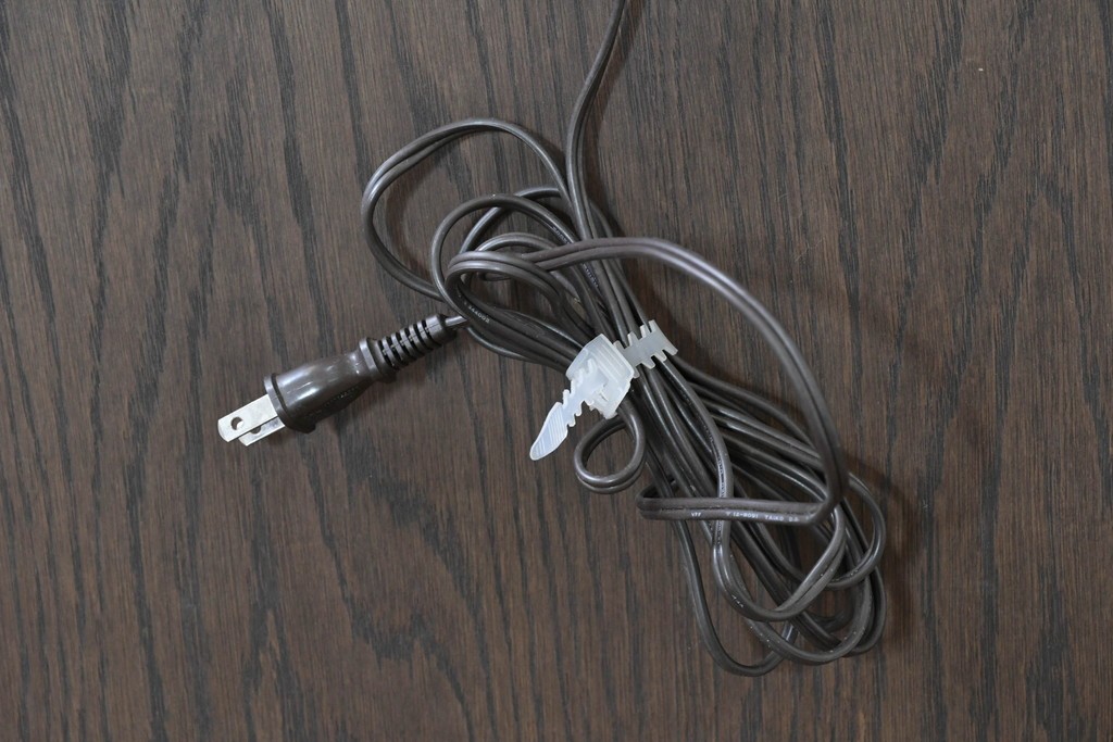 中古　美品　柏木工(KASHIWA)　格子×ボール脚デザインの照明付きガラスキャビネット　(R-086337)